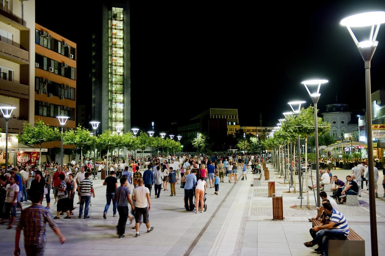 Boulevard Prishtina Pristina Exterior foto